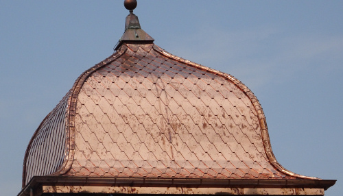 Détail de la couverture de cuivre du dôme de la Maison Lamartine à Morez, photo O. Pernot