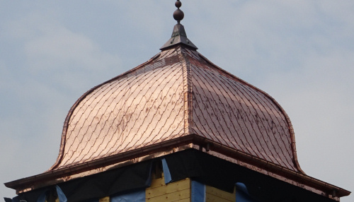 Détail de la couverture de cuivre du dôme de la Maison Lamartine à Morez, photo O. Pernot