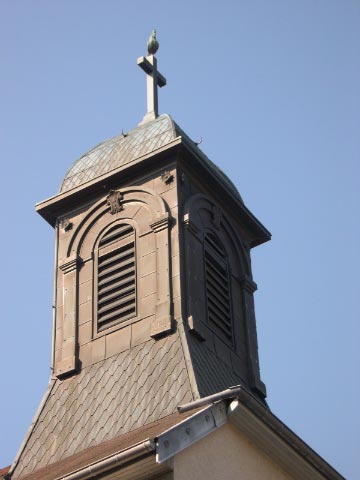 Clocher de l'église d'Ecole-Valentin (25) photo B. Mougey