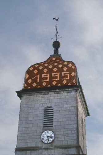 Clocher de Landresse avec la date de sa restauration, photo D. Briot