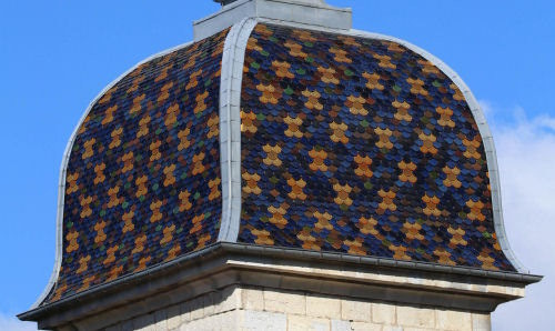 Clocher à tuiles électroluminescentes