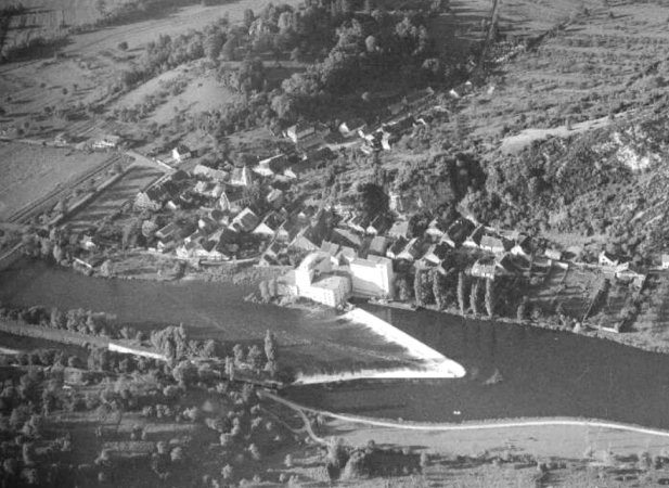 Vue aérienne d'Avanne-Aveney en 1960, photo B. Faille