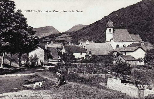 Le village de Deluz et l'église vers 1900, carte postale