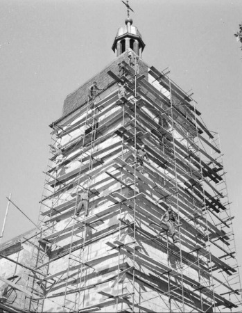 Restauration du clocher de La barèche en 1958, photo B. Faille