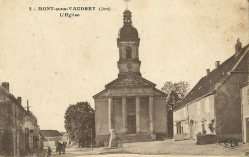 L'église deMont-sous-Vaudrey vers 1900, photo CPRAMA
