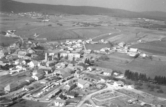 Vue aérienne de Saône, photo B. Faille 1959