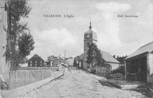 L'église de Villedieu-lès-Mouthe vers 1900, carte postale