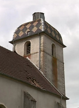 Le clocher de l'église de Gray-la-Ville après la tempête