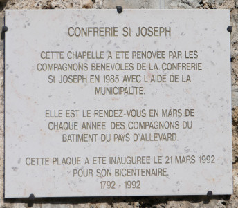 Information in situ sur l'église d'Allevard-les-Bains, photo Y. Bessero