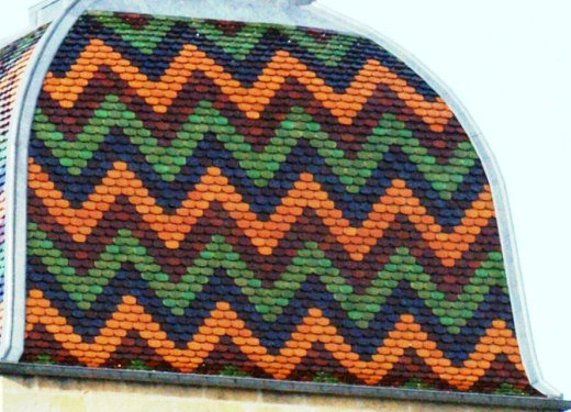 Détail du motif de tuiles du clocher de l'église d'Anchenoncourt-et-Chazel, photo J. Masset