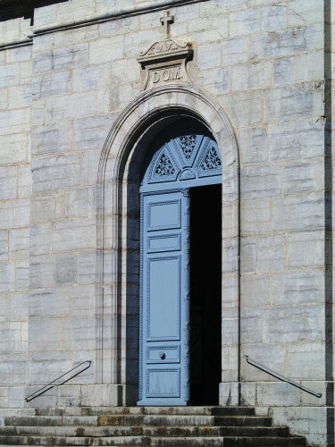 Porche de l'église d'Arc-et-Senans en 2016, photo J. Masset