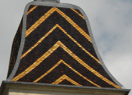 Détail du motif des tuiles du clocher d'Arc-lès-Gray, photo D. Bion