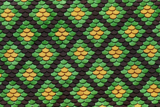 Détail du motif de tuiles du clocher de l'église de Baudoncourt, photo J. Masset