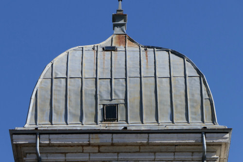 Détail de la couverture du clocher de l'église de Belleydoux, photo Y. Bessero