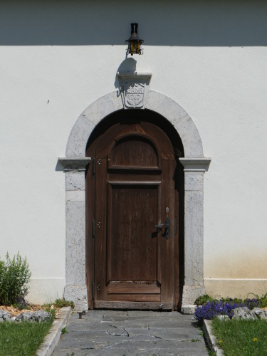 Porte de la chapelle de Bémont près de La Brévine, photo Y. Bessero