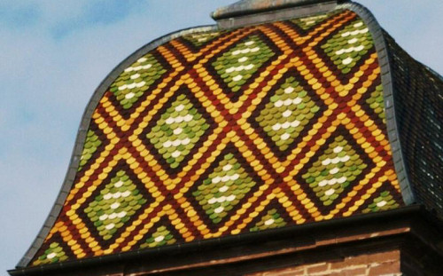 Détail du motif de tuiles du clocher de l'église de Breuches-lès-Luxeuil, photo J. Masset