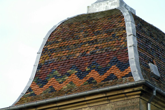 Détail du motif de tuiles du clocher de l'église de Brotte-lès-Luxeuil, photo J. Masset