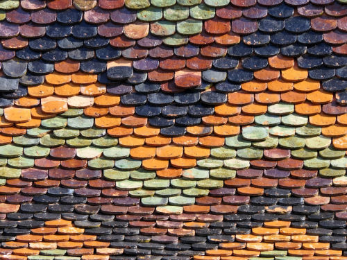 Motif de tuiles de l'église de Buffignécourt, photo Y. Bessero