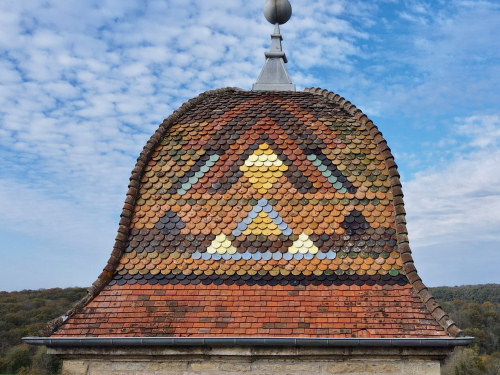 Le clocher de l'église de Busy, photo E. Rey