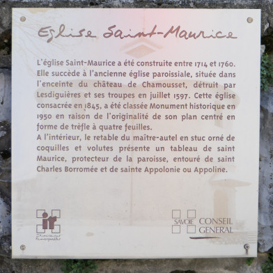 Information in situ sur l'église de Chamousset, photo Y. Bessero