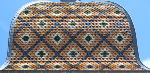 Motif de tuiles de l'église de Chatelneuf, photo O. Pernot