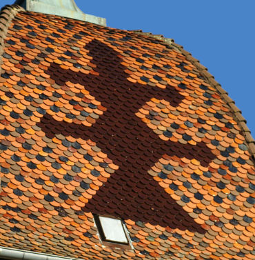 Détail du motif de tuiles du clocher de l'église de Dampierre-lès-Conflans, photo J. Masset