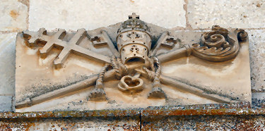 Tympan de l'église de Gézier-et-Fontenelay, photo D. Bion