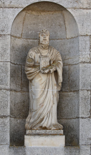 Statue de saint Paul en façade de l'église de Gézier-et-Fontenelay, photo D. Bion