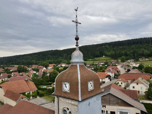 Le clocher de Goux-les-Usiers, photo E. Rey