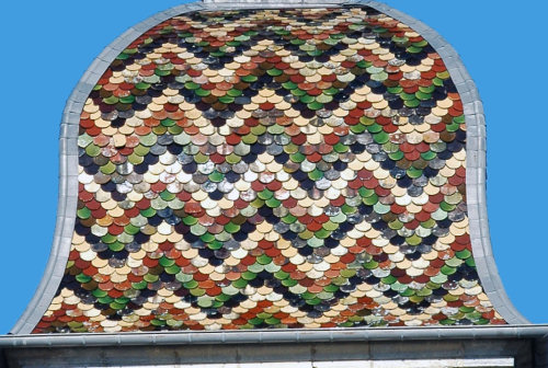 Détail du motif de tuiles du clocher de l'église de Grandvelle-et-Le-Perrenot, photo M. Morlin