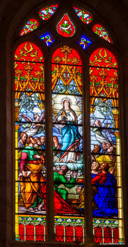 Vitrail du choeur de l'église de Guyans-Venne, photo A. Rognon
