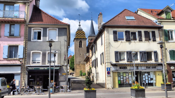 Le temple et l'église d'Héricourt, photo D. Bion Le temple et l'église d'Héricourt, photo D. Bion