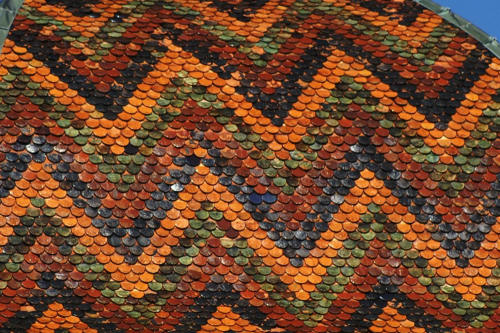 Détail du motif de tuiles de l'église de jasney, photo J. Masset