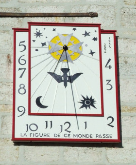 Cadran solaire du temple de La Brévine (Suisse) photo M. Taland