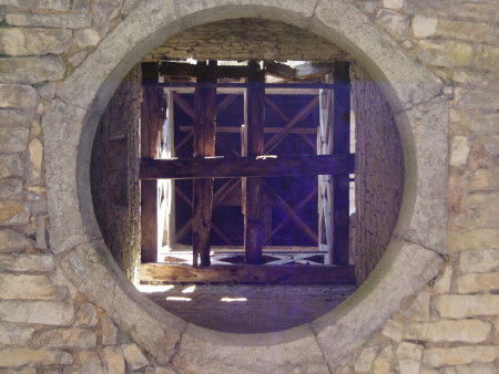 L'intérieur du clocher de La Villedieu en 2008, photo L. Petitjean