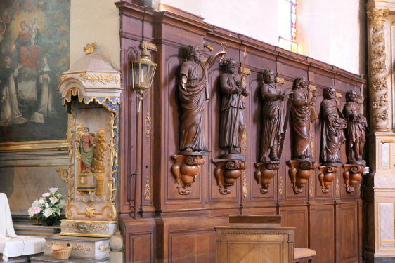 Statues du choeur de l'église de La-cluse-et-Mijoux, photo Y. Bessero