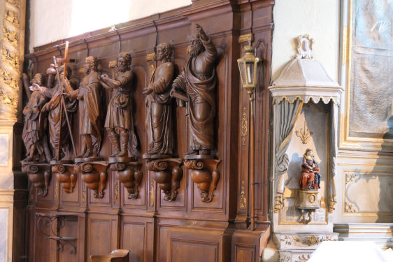 Statues du choeur de l'église de La-cluse-et-Mijoux, photo Y. Bessero