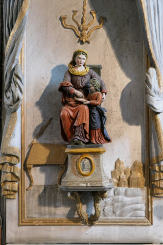 Statue de l'église de La-cluse-et-Mijoux, photo Y. Bessero