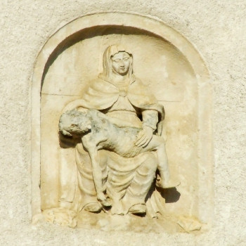 Sculpture sur l'église de Lavans-lès-Dole, photo M. Taland