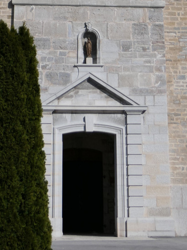 portail de l'église de Laviron, photo Y. Bessero