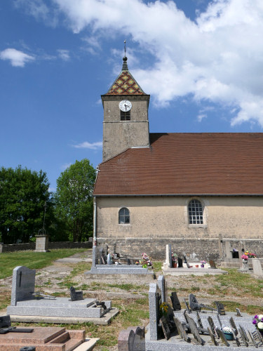 Détail du motif de tuiles de l'église de Le Fied, photo Y. Bessero