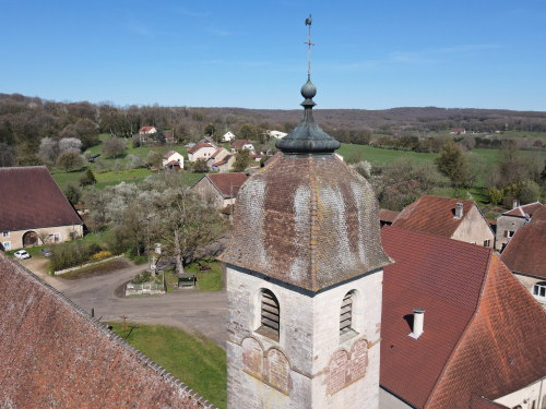 Le clocher de l'église de Marast, photo E. Rey