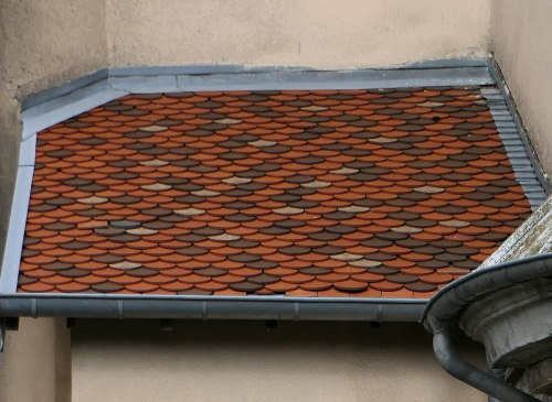 Toiture d'un appentis de l'église de Marchaux, photo Y. Bessero