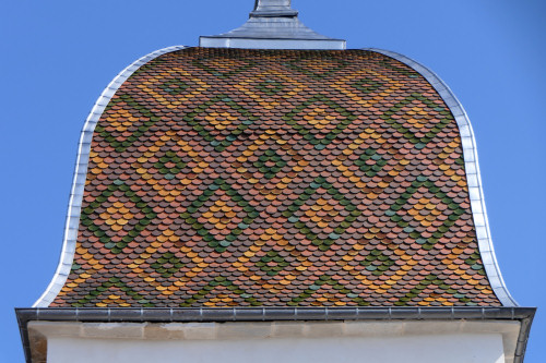 Motif de tuiles du clocher de l'église de Montbozon, photo Y. Bessero