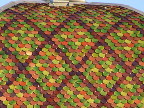 Motif de tuiles de l'église de Montfaucon, photo M. Taland