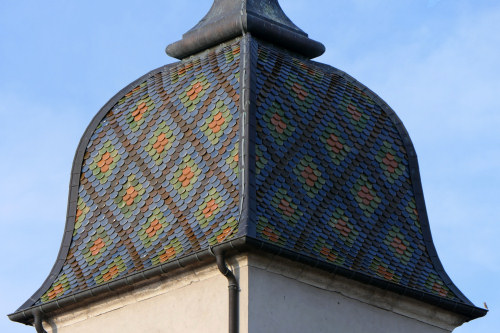 Motif de tuiles du clocher de Motey-Besuche, photo Y. Bessero