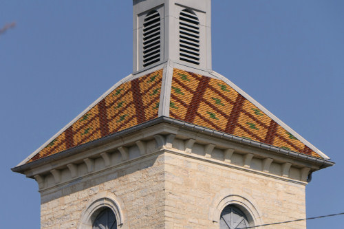 Couverture de tuiles du clocher de l'église de Neuvelle-lès-la-Charité, photo Y. Bessero