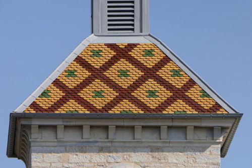 Couverture de tuiles du clocher de l'église de Neuvelle-lès-la-Charité, photo Y. Bessero