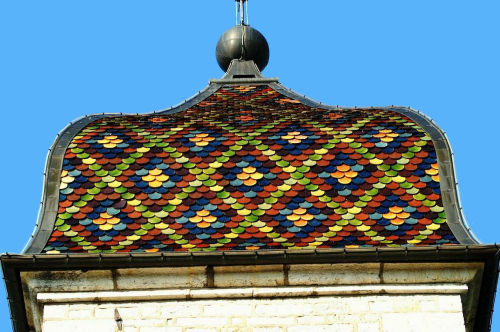 Détail du motif de tuiles du clocher de l'église de Plaimbois-du-Miroir, photo J. Masset