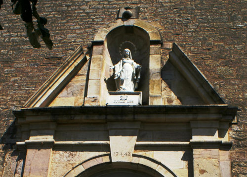 Fronton du portail de l'église de Recologne, photo J. Masset
